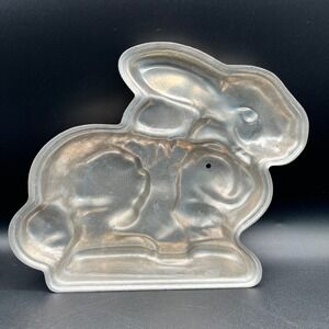 Vtg Decorative Aluminum Bunny Rabbit Cake Pan‎ Easter Spring Mold 8.5" Baking
